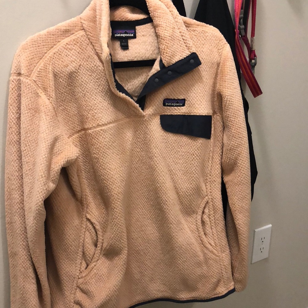 Blush pink Patagonia pullover